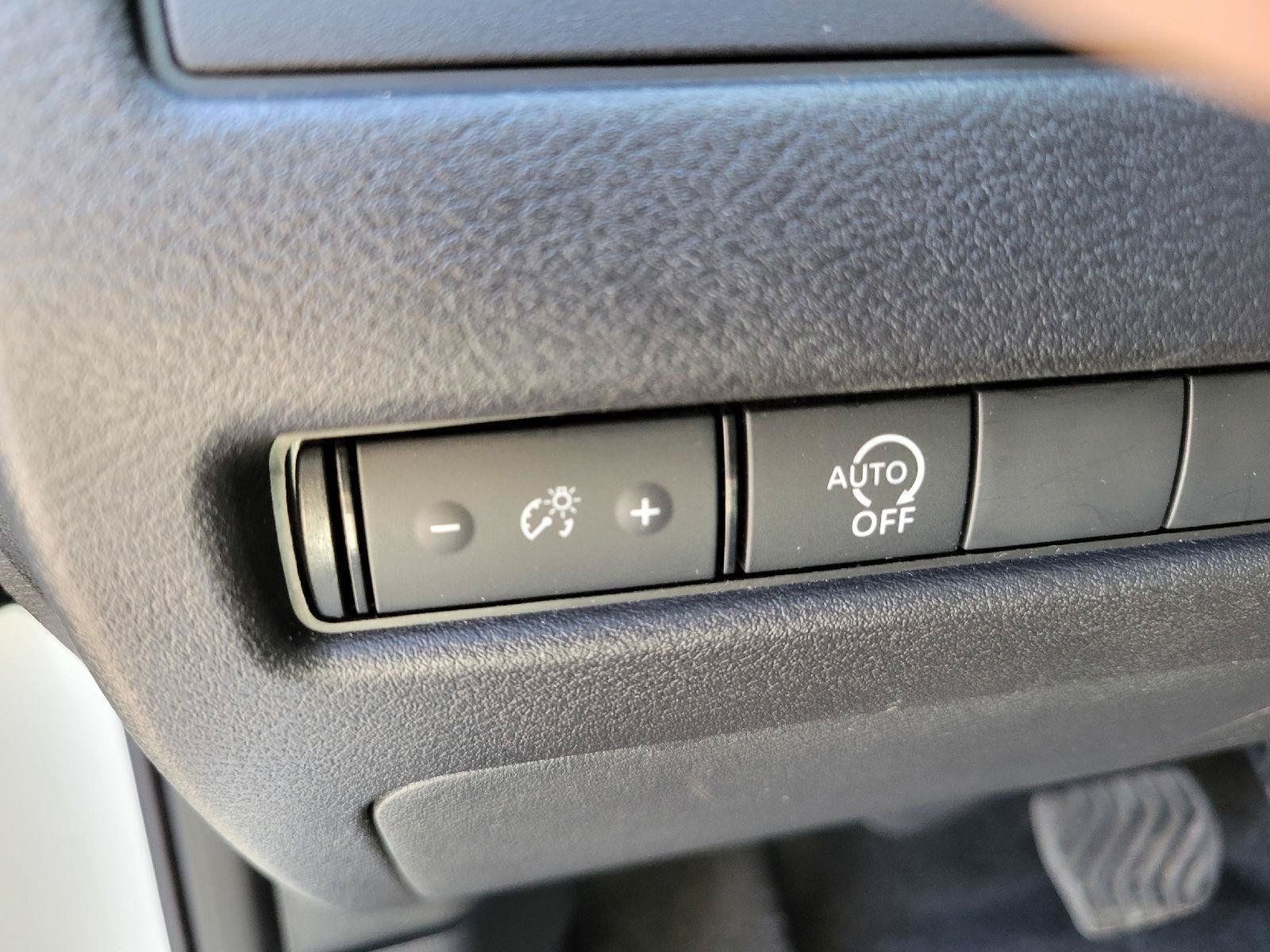 Used 2024 Nissan Rogue S AWD/4WD image 9