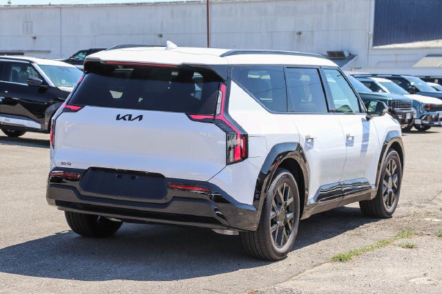 Used 2026 Kia EV9 Land w/ Nightfall Edition Package AWD/4WD image 16