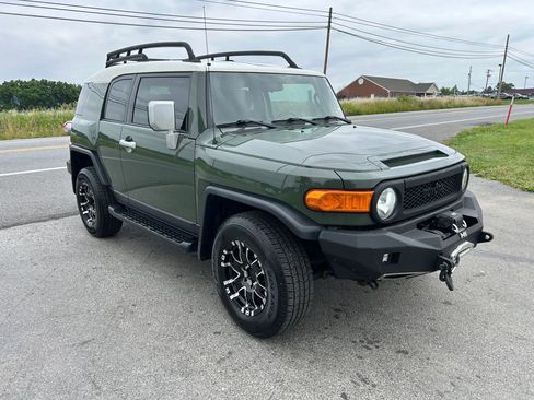 Used 2010 Toyota FJ Cruiser 4WD image 3