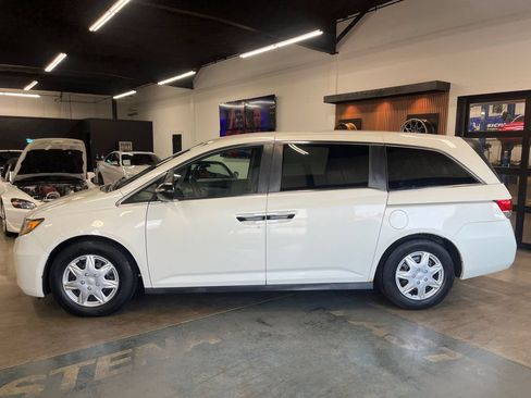 Used 2014 Honda Odyssey LX image 5