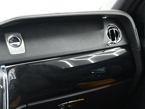 Used 2023 Rolls-Royce Cullinan image 34