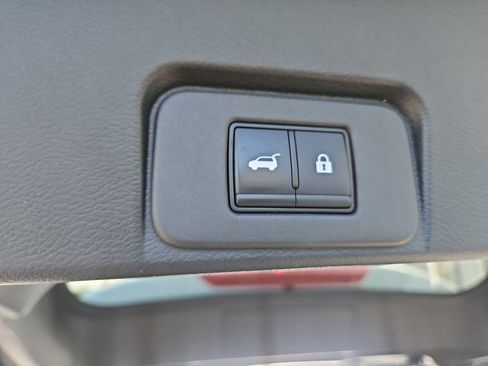 Used 2025 Nissan Rogue SV AWD/4WD image 13