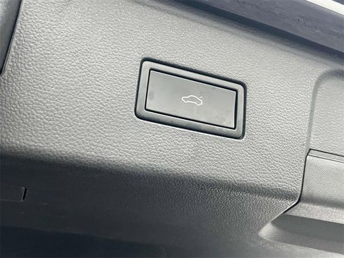 Used 2024 Volkswagen Atlas SE image 14