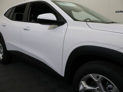 New 2026 Chevrolet Trax LS w/ LS Convenience Package FWD image 4