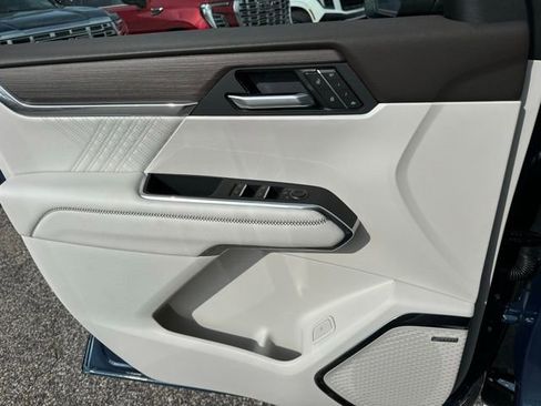 Used 2026 GMC Acadia Denali w/ Super Cruise Package FWD image 17