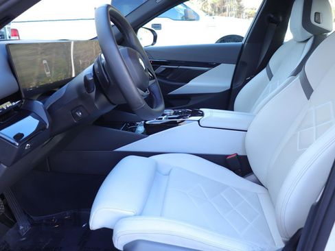 Used 2025 BMW 530i image 11