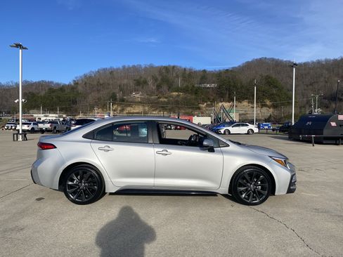 Used 2024 Toyota Corolla SE image 32