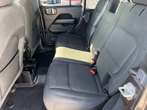 Used 2020 Jeep Wrangler Unlimited Sahara image 12