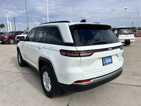 Used 2025 Jeep Grand Cherokee Laredo w/ MOPAR Finishing Package image 5