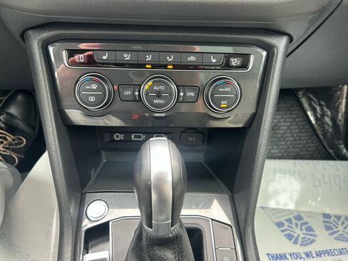 Used 2018 Volkswagen Tiguan SEL AWD/4WD image 18