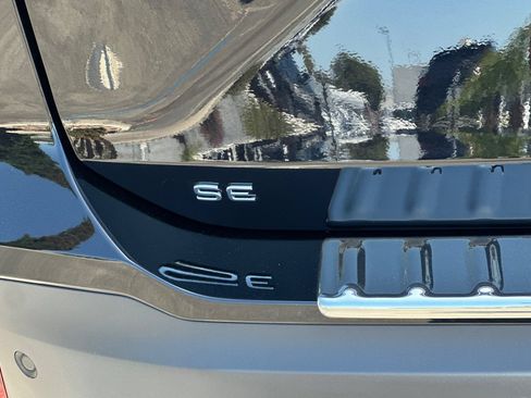 New 2026 Volkswagen Tiguan SE FWD image 7