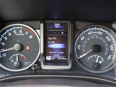 Used 2022 Toyota Tacoma TRD Sport w/ Technology Package image 14