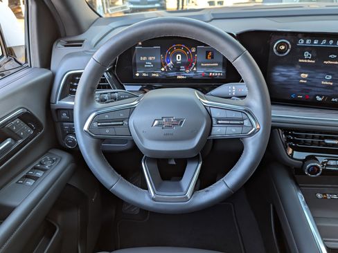 Used 2025 Chevrolet Suburban Z71 w/ Comfort Package image 25