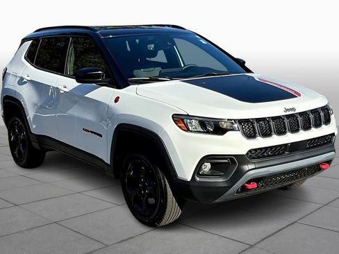 Used 2023 Jeep Compass Trailhawk image 2