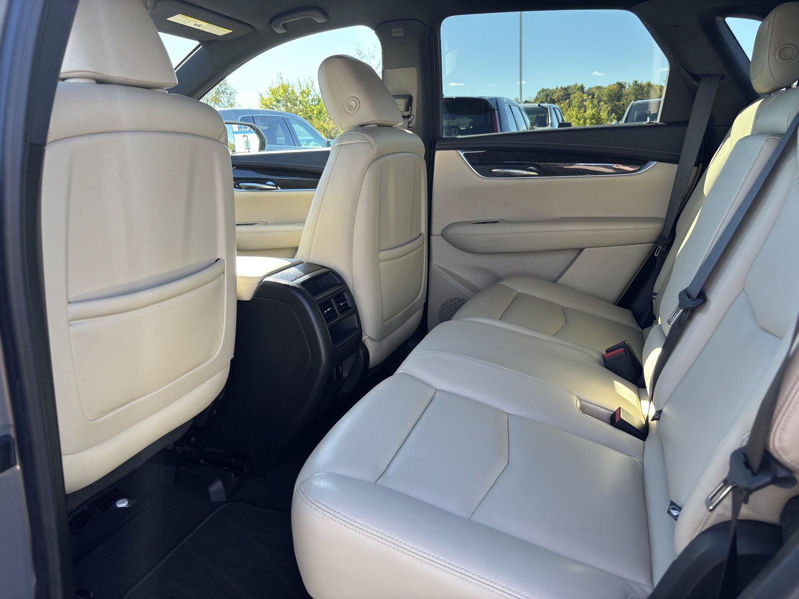 Used 2018 Cadillac XT5 FWD w/ LPO, Wheel Lock Package image 17