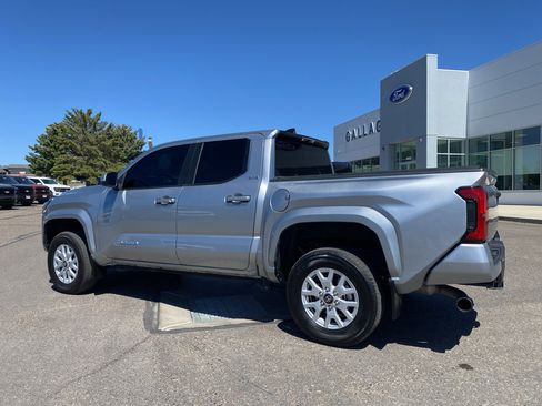Used 2024 Toyota Tacoma SR5 AWD/4WD image 23