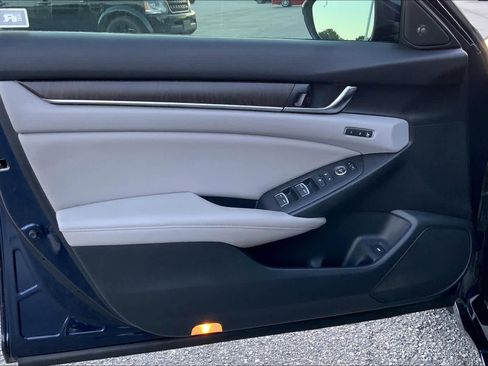 Used 2018 Honda Accord Touring image 21