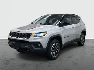 Used 2025 Jeep Compass Trailhawk w/ Trailer Tow Group AWD/4WD video 1