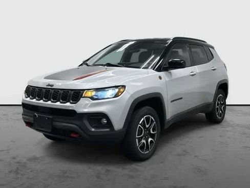 Used 2025 Jeep Compass Trailhawk w/ Trailer Tow Group AWD/4WD image 1
