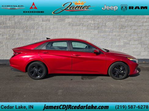 Used 2023 Hyundai Elantra SEL w/ Cargo Package FWD image 6