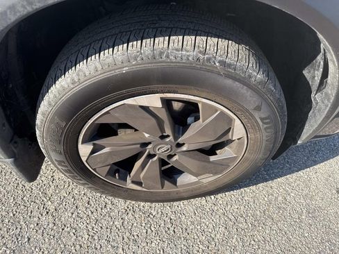 Used 2024 Nissan Rogue SV w/ SV Premium Package image 10