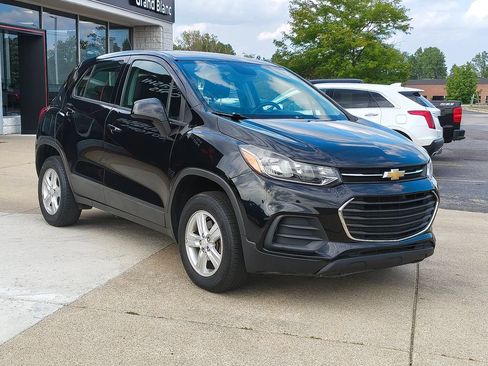 Used 2018 Chevrolet Trax LS AWD/4WD image 3