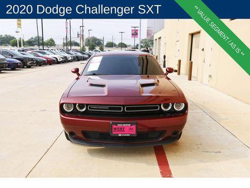 Used 2020 Dodge Challenger SXT RWD image 2