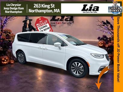 Certified 2022 Chrysler Pacifica Touring-L