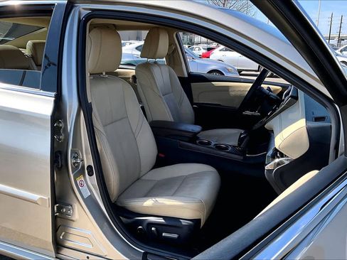 Used 2017 Toyota Avalon Limited image 8