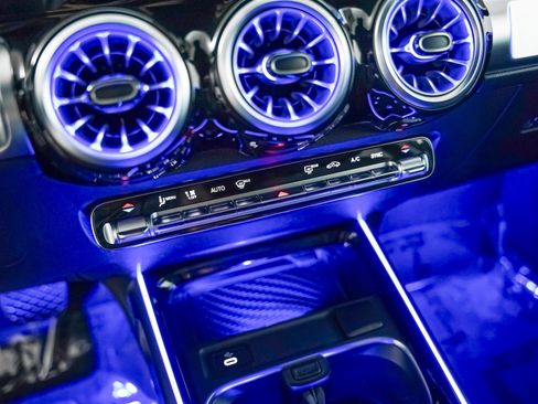 New 2025 Mercedes-Benz GLB 250 250 4MATIC image 22