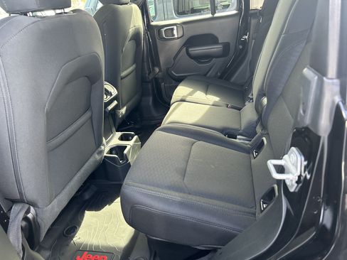 Used 2021 Jeep Gladiator Sport AWD/4WD image 4