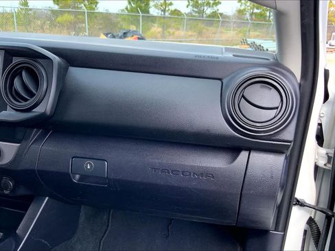 Used 2019 Toyota Tacoma SR image 18