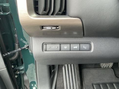 Used 2024 Nissan Pathfinder Platinum w/ Cargo Package image 13