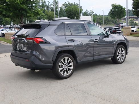 Used 2019 Toyota RAV4 XLE Premium FWD image 9
