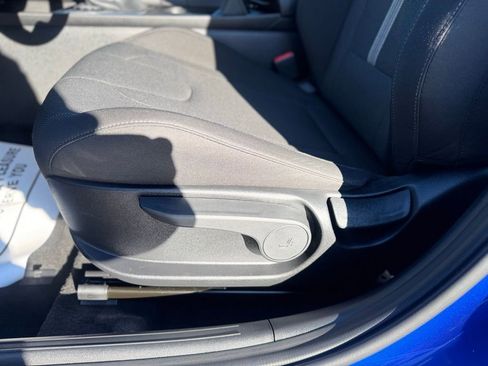 Certified 2025 Hyundai Elantra SE image 10