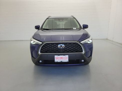 Used 2023 Toyota Corolla Cross XLE w/ Convenience Package FWD image 3