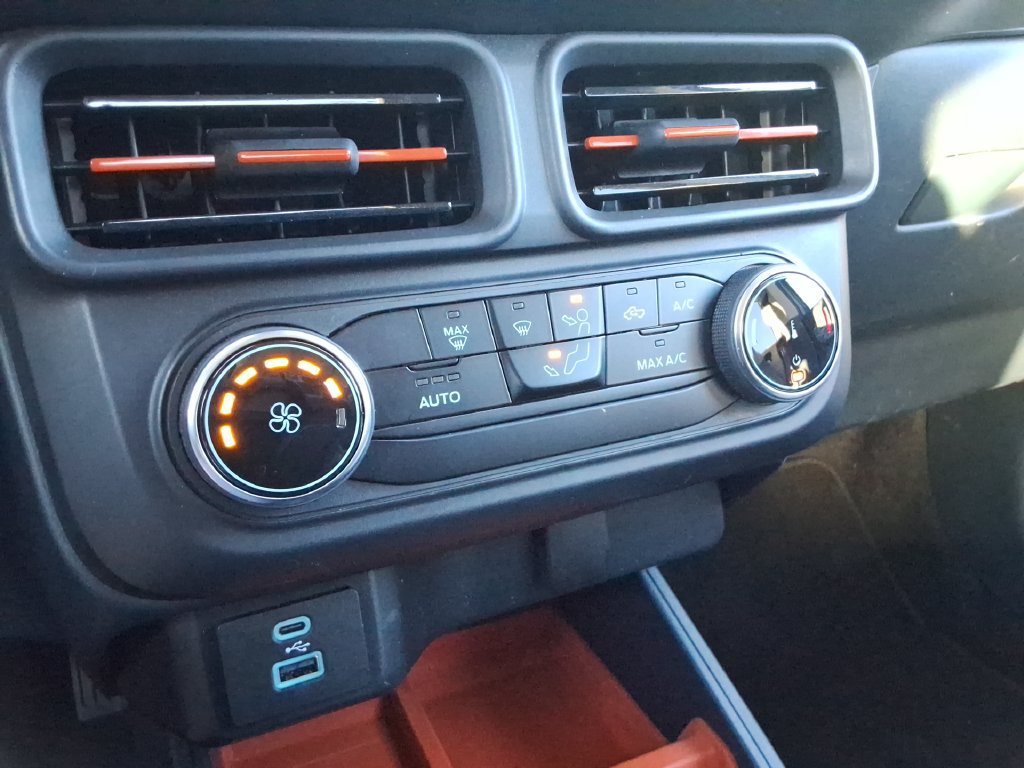 Used 2023 Ford Maverick XLT FWD image 29
