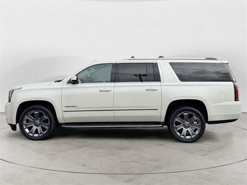 Used 2015 GMC Yukon XL Denali image 2