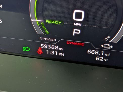 Used 2022 Audi e-tron Premium Plus w/ Premium Plus Package AWD/4WD image 27