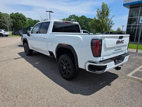 Used 2025 GMC Sierra 2500 AT4 AWD/4WD image 2