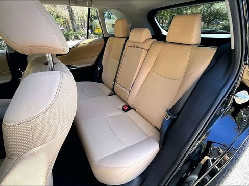 Used 2021 Toyota RAV4 LE image 19