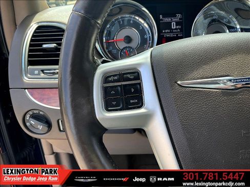 Used 2015 Chrysler Town & Country Touring w/ Driver Convenience Group FWD image 11