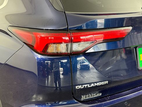 Used 2024 Mitsubishi Outlander SE Black Edition image 36