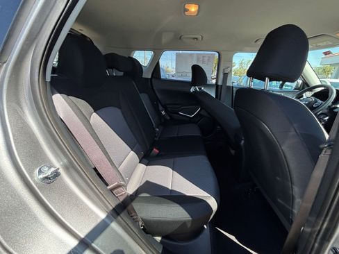Used 2025 Kia Soul LX w/ LX Technology Package FWD image 38