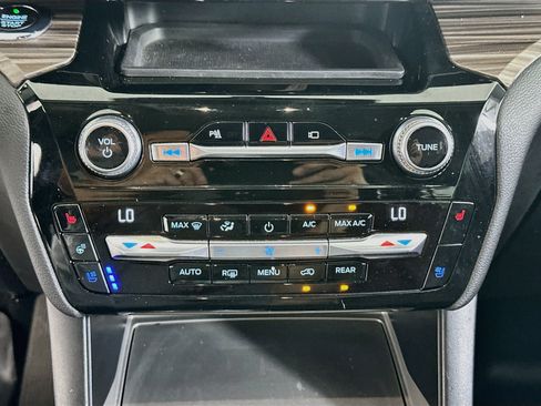 Used 2021 Ford Explorer Limited w/ Hybrid Equipment Group 310A RWD image 24