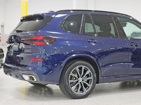 Used 2025 BMW X5 xDrive50e w/ M Sport Package image 11