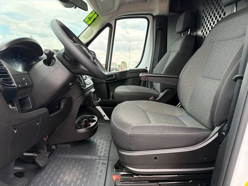 Used 2025 RAM ProMaster 2500 w/ U-Haul Equipment Group FWD image 17