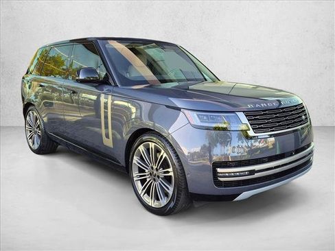 Used 2024 Land Rover Range Rover SE AWD/4WD image 3