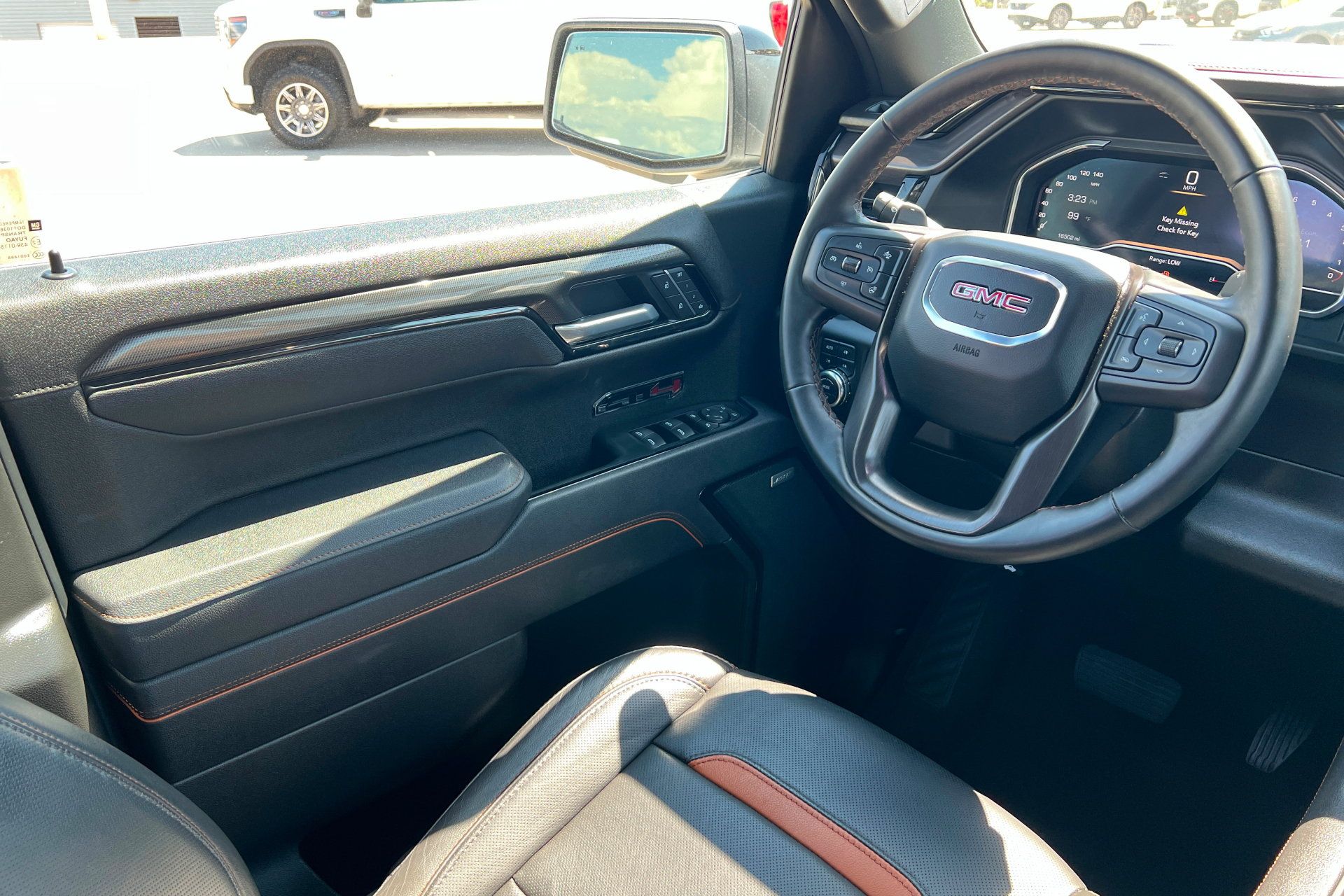 Used 2025 GMC Sierra 1500 AT4 AWD/4WD image 12