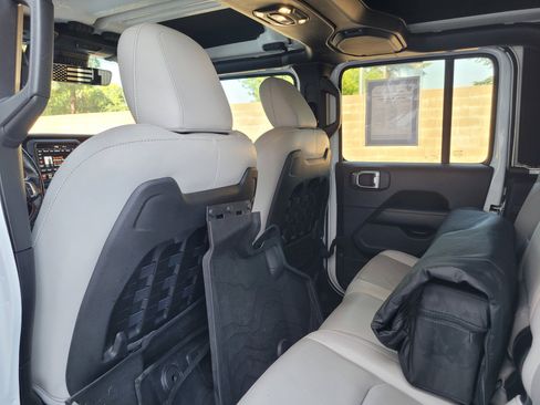 Used 2020 Jeep Gladiator Mojave AWD/4WD image 13